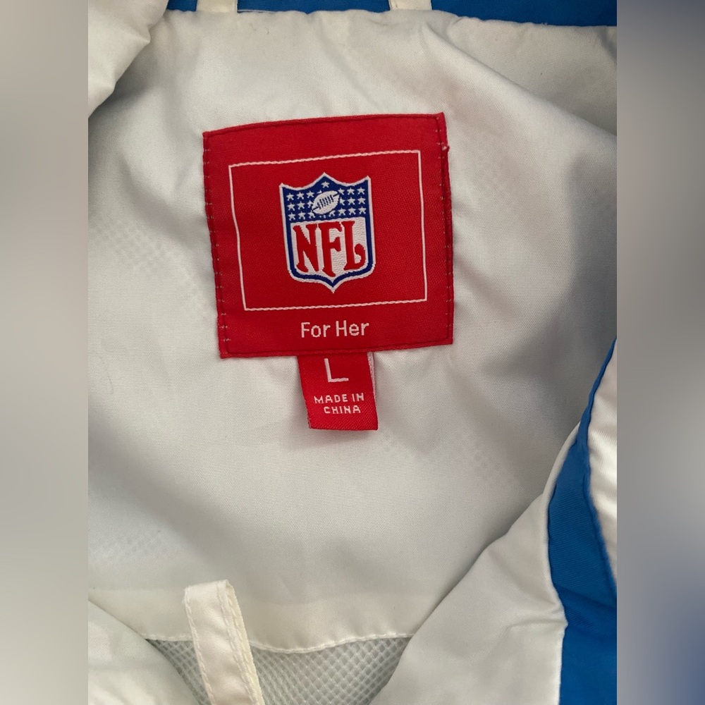 NFL.. WOMENS TENNESSEE TITANS WINDBREAKER - Picture 8 of 16